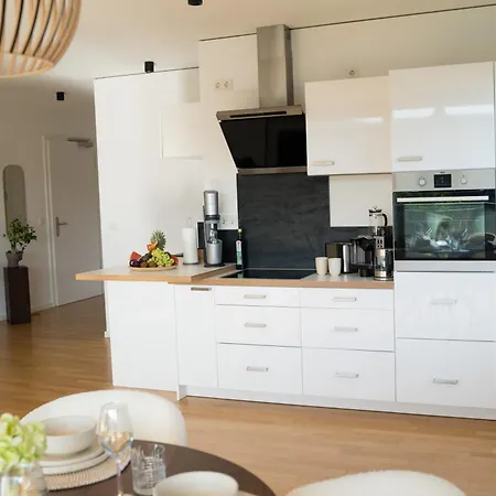 Moderne Mit Grosszuegigen 100qm In Der Dresdner Altstadt Apartment *