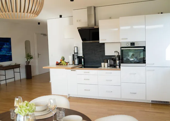 Moderne Mit Grosszuegigen 100qm In Der Dresdner Altstadt Appartement *